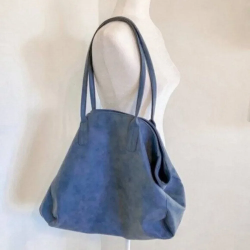 $ DROP! Saks Fifth Avenue Large Blue Tote Bag - Picture 1 of 4
